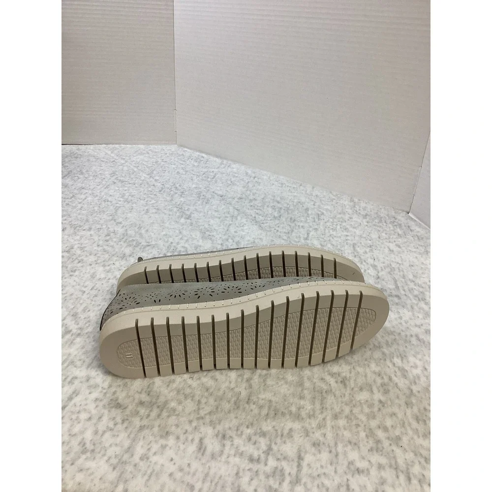Easy Street Women Laser Cut Floral Perforated Slip On Comfort Flats Grey Size 11